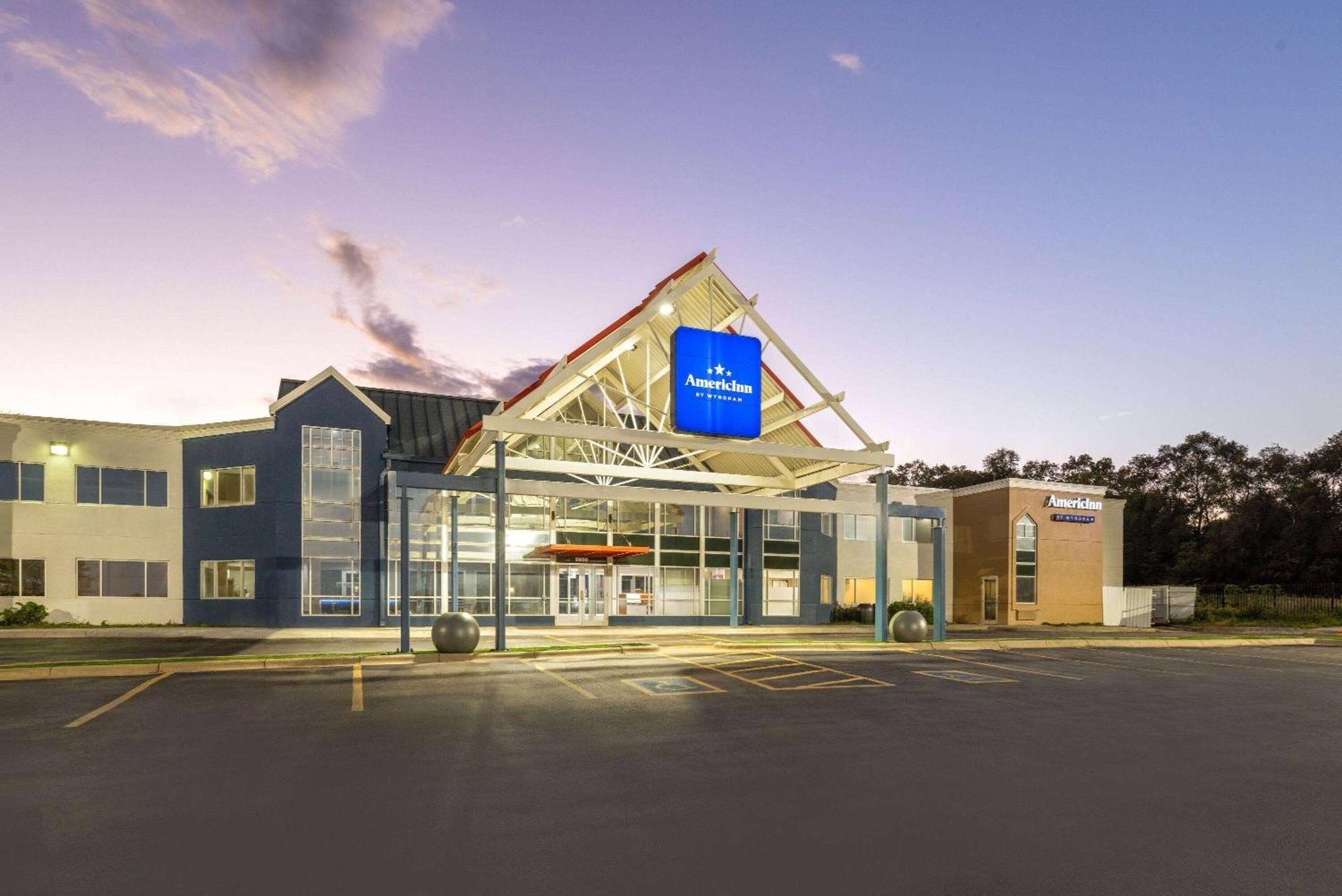 Americinn By Wyndham Omaha Near Zoo Exterior photo