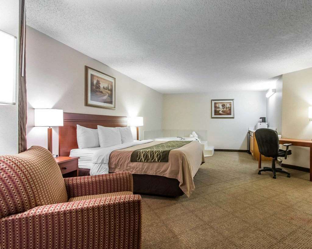 Americinn By Wyndham Omaha Near Zoo Room photo