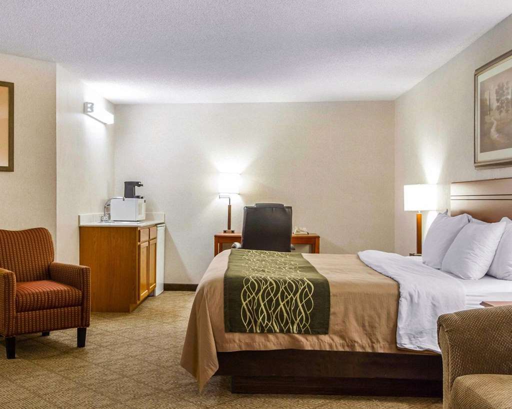 Americinn By Wyndham Omaha Near Zoo Room photo