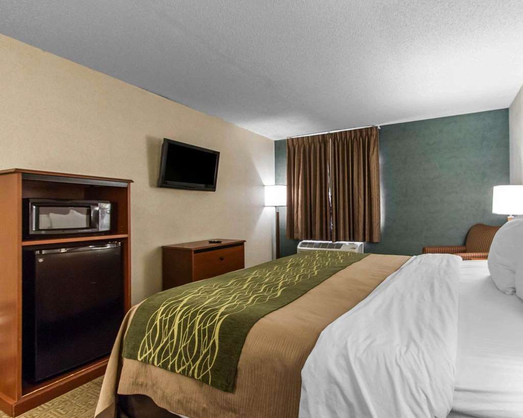 Americinn By Wyndham Omaha Near Zoo Room photo